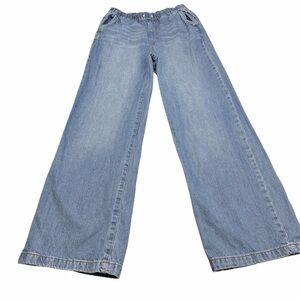 Stylish Light Blue Wide-Leg Jeans